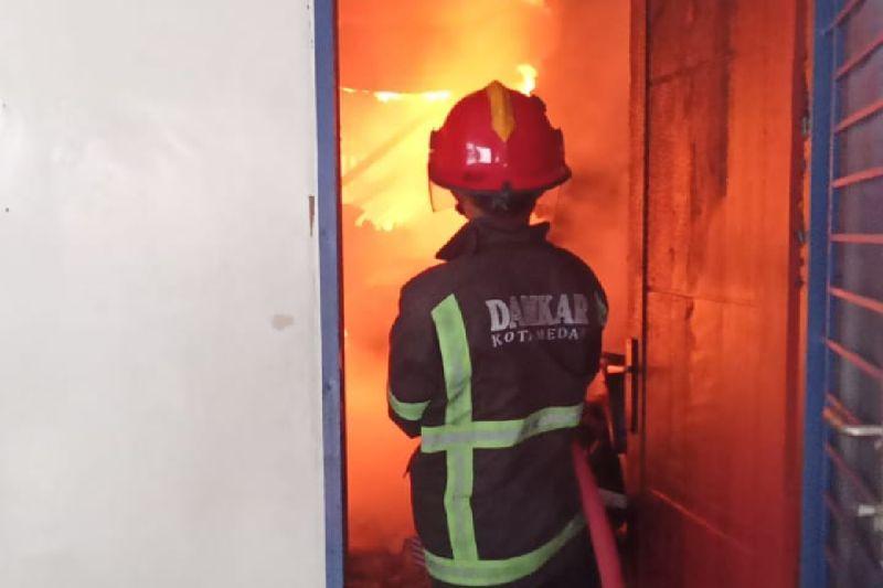 Kebakaran 3 Rumah di Medan, Damkarmat Kerahkan 6 Armada Pemadam