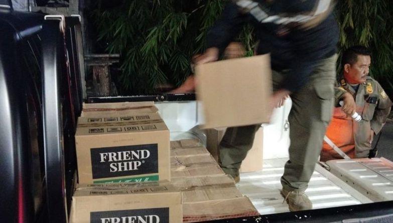 Satpol PP Razia Warung Kelontong di Cilebut, 1.519 Botol Miras Disita