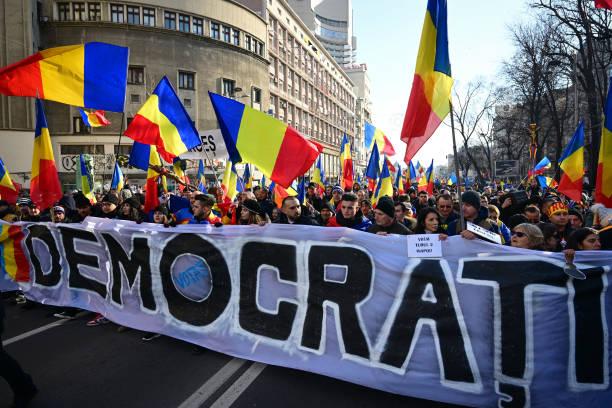 Puluhan Ribu Warga Rumania Demo Tuntut Pemilu Diulang