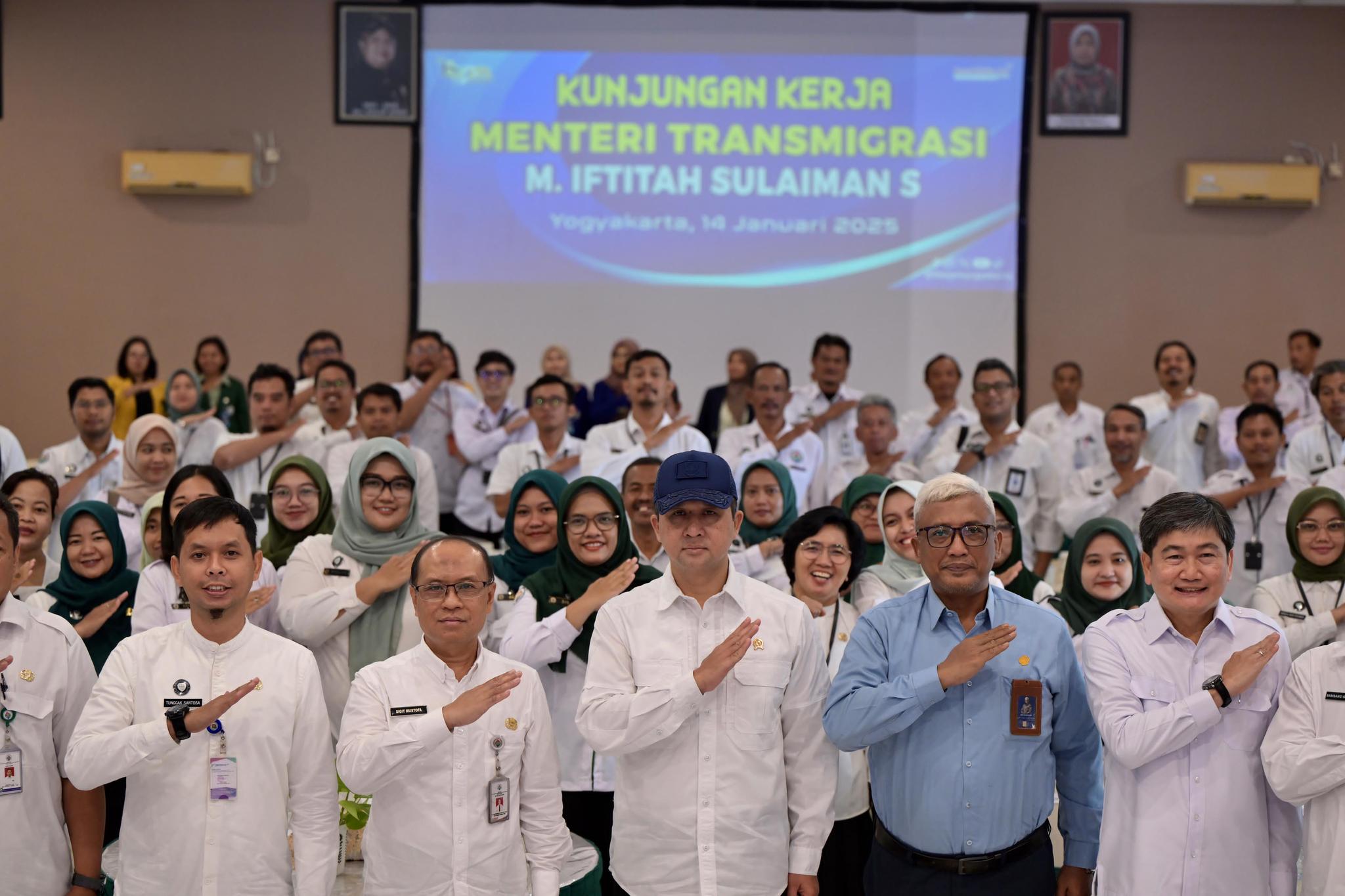 Menteri Transmigrasi Dorong Peningkatan Kompetensi SDM Transmigran di BBPPM Yogyakarta