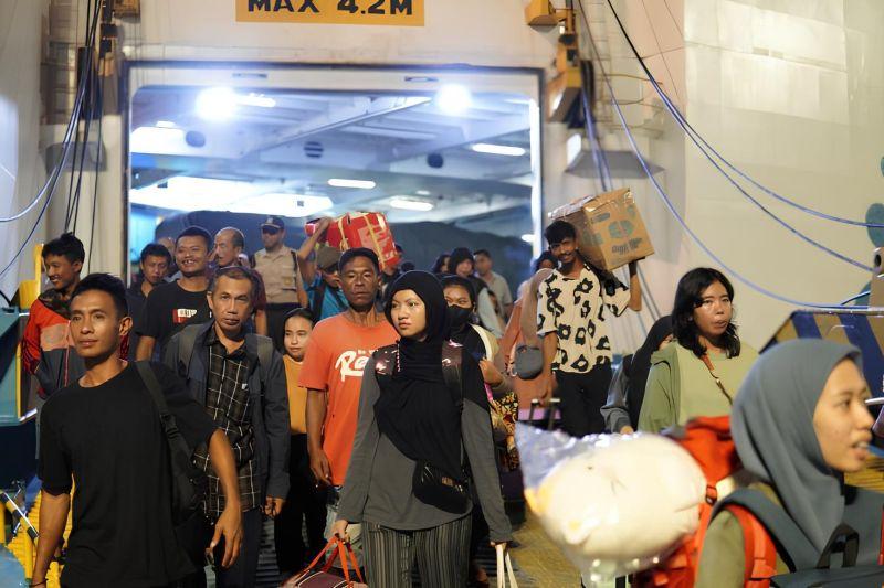 Trafik Pelabuhan Lembar Naik 20 Persen Selama Liburan Nataru 2025