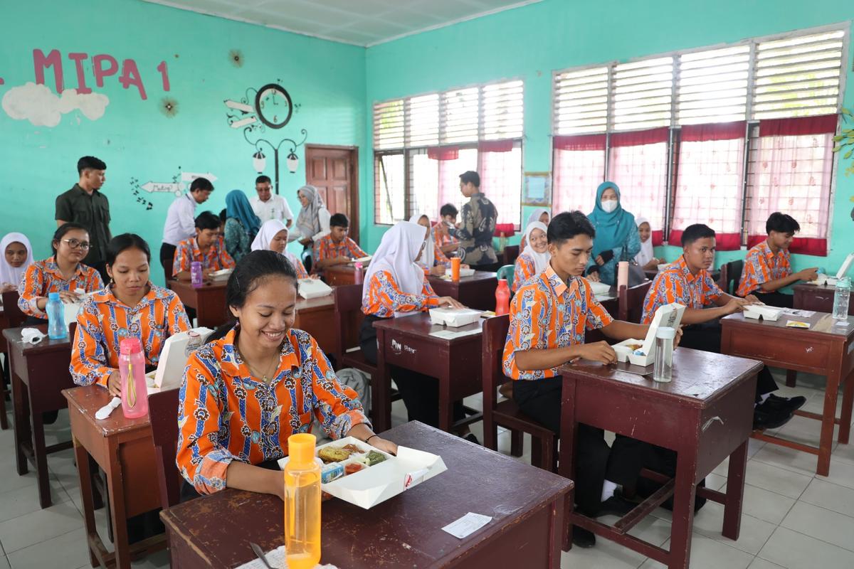 PalmCo Jalankan Program MBG di Sumatra-Kalimantan, Disambut Antusias Ribuan Pelajar