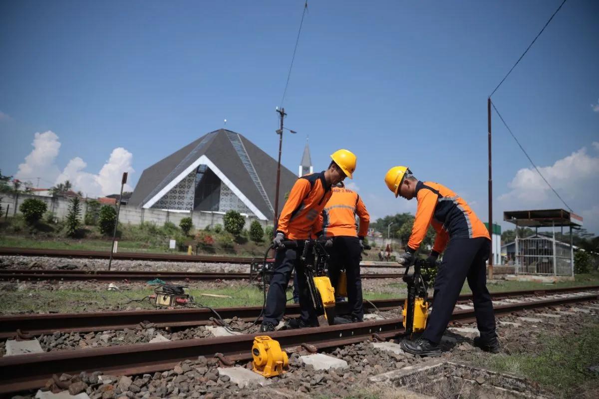 Tingkatkan Keselamatan, KAI Ganti Rel Baru Sepanjang 495.562 Meter dan 210 Unit Wesel