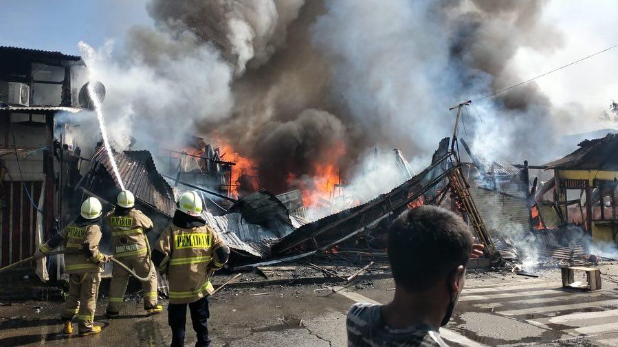 Kebakaran Melanda 30 Rumah di Kemayoran, 28 Damkar Dikerahkan