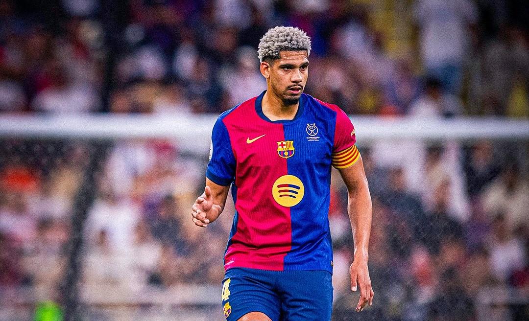 Hansi Flick Labeli Ronald Araujo tidak Dijual