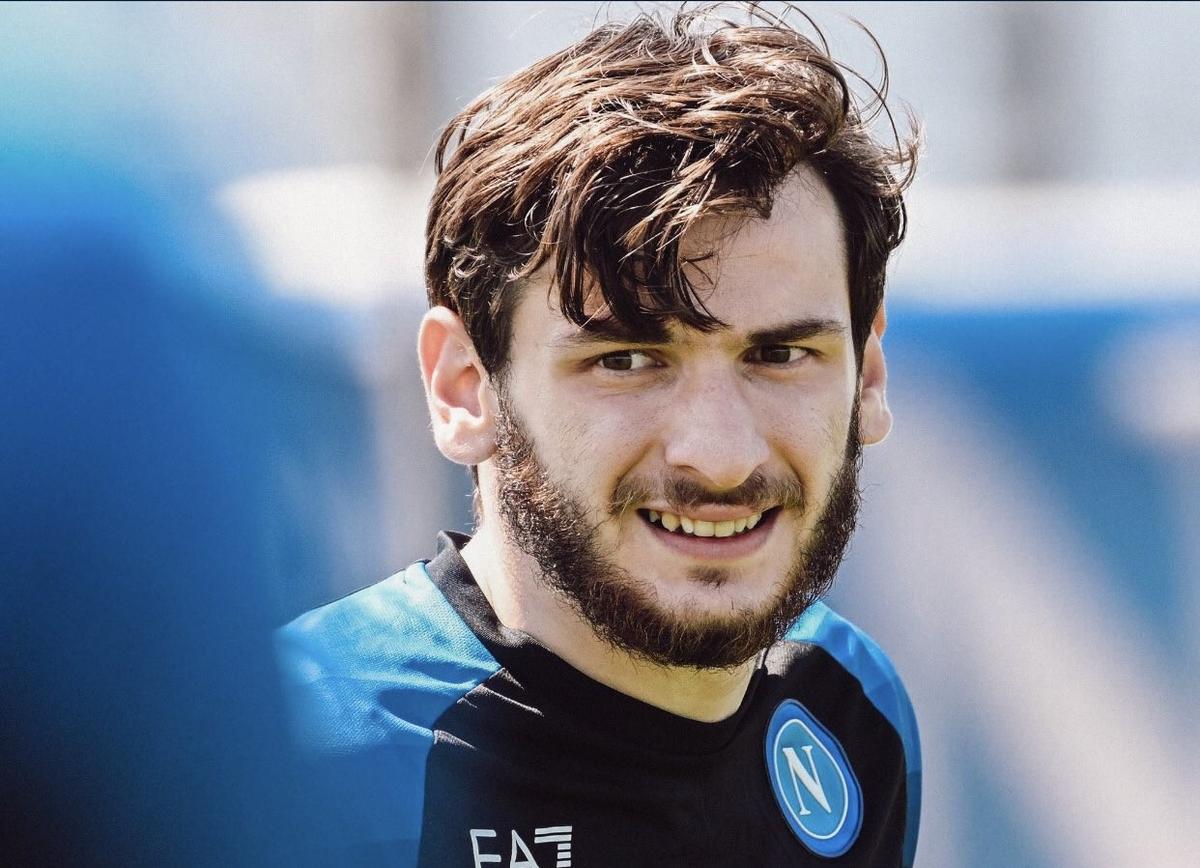 PSG Boyong Khvicha Kvaratskhelia dari Napoli seharga Rp1,7 Triliun