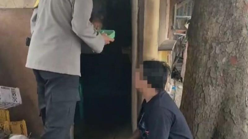 Polisi Amankan 2 Orang saat Gerebek Warung Jual Obat Terlarang di Garut