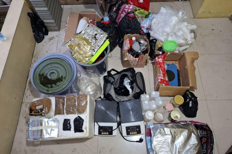 Polisi Bongkar Pabrik Narkoba Bibit Tembakau Sitetis Beromzet Rp12 M di Depok