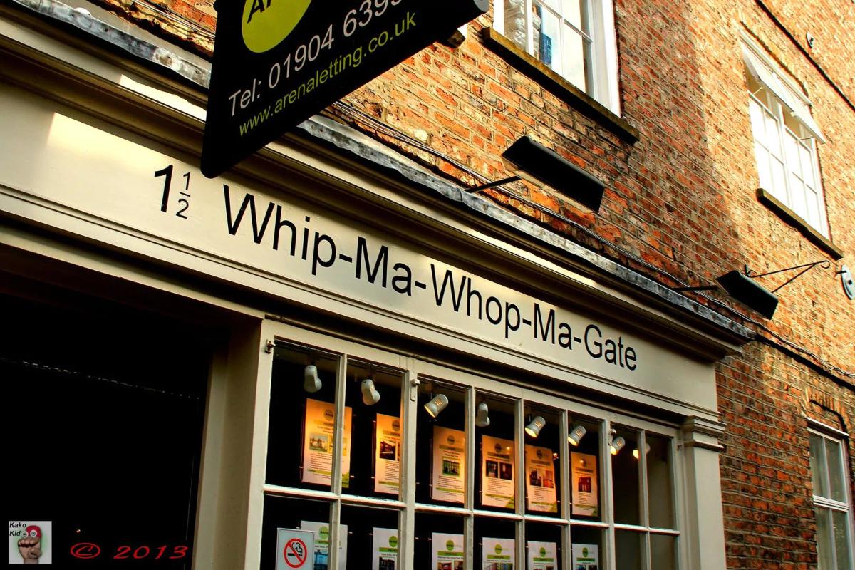 Whip-Ma-Whop-Ma-Gate, Jalan Terpendek yang Sarat Cerita di York