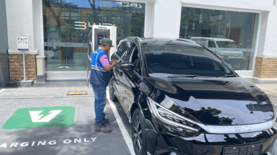 Dukung Ekosistem EV, BYD Haka Auto Perkenalkan SPKLU 60kW di Makassar