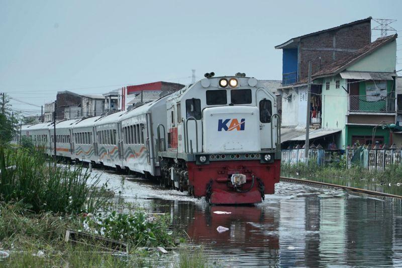KAI Daop 4 Semarang Alihkan Rute Perjalanan KA Imbas Banjir di Grobogan