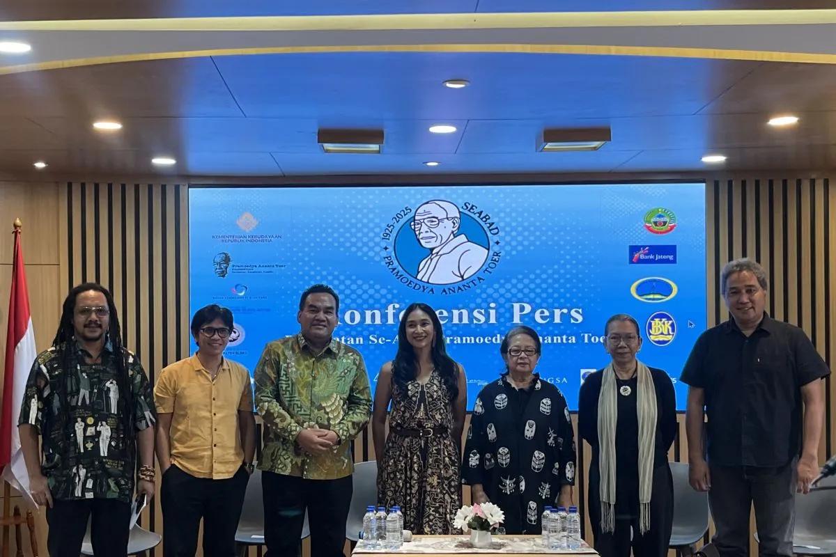 Seabad Pramoedya Ananta Toer: Merayakan Warisan Sastra dan Perjuangan