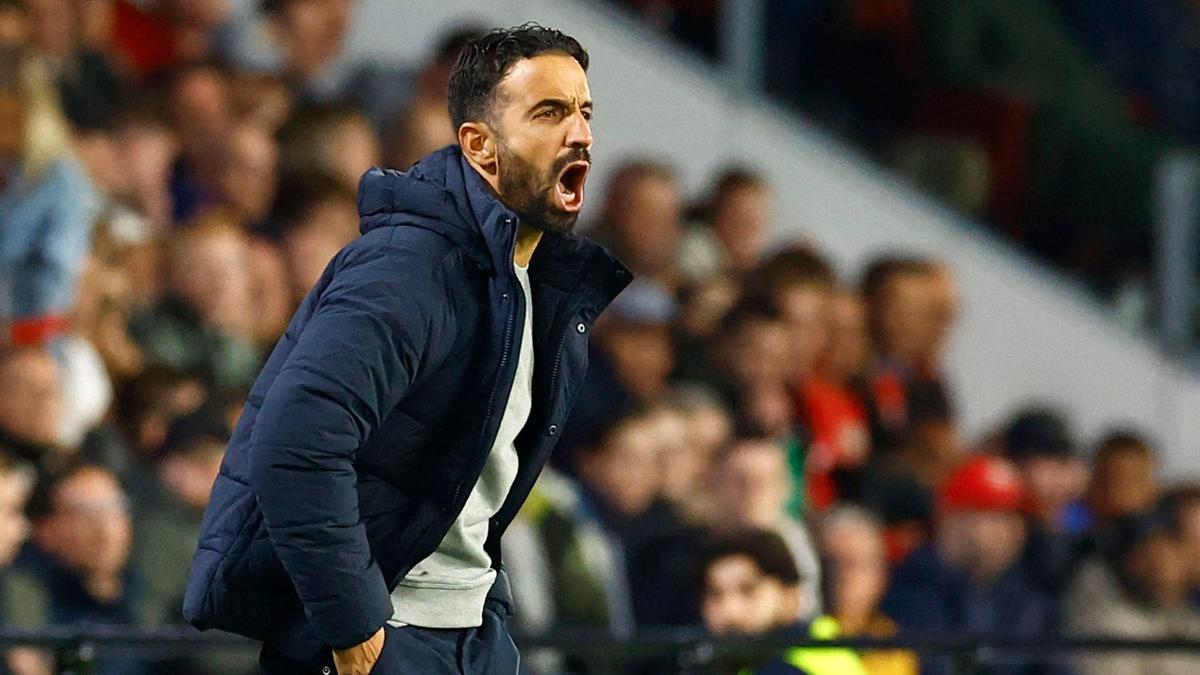 Amorim Luapkan Emosi Usai Kekalahan MU dari Brighton, TV di Ruang Ganti Jadi Korban