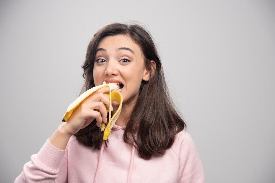 31 Arti Mimpi Makan Pisang, Pertanda Apa?