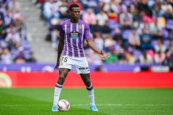 Lagi, Manchester City Boyong Bek Muda Usia Juma Bah