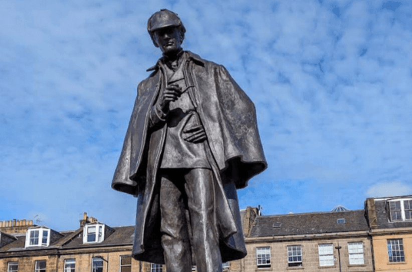 Patung Sherlock Holmes dan Jejak Kaki Misterius di Edinburgh