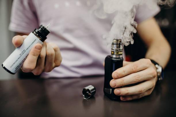 Polisi Ungkap Jaringan Peredaran Liquid Vape Kandungan Etomidate dari Malaysia di Batam