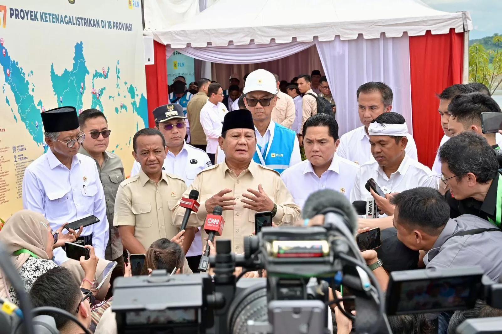 Presiden Prabowo Resmikan 6 PLTS di Wilayah 3T, Dorong Pengurangan Penggunaan BBM
