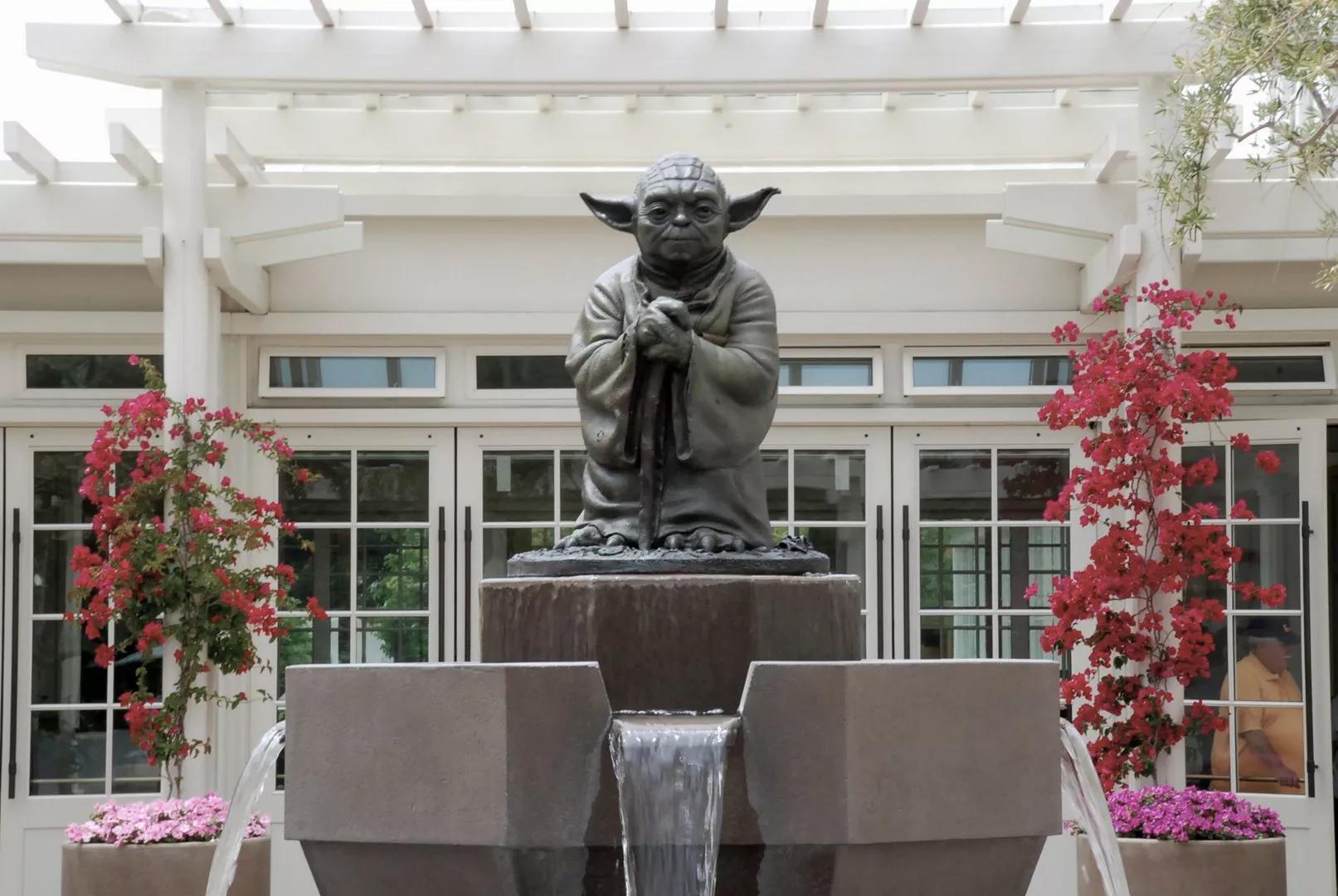 Yoda Fountain, Ikon Star Wars di Markas Lucasfilm San Francisco
