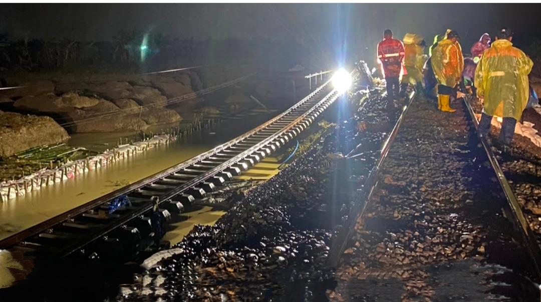 Meluap Lagi, KAI Kembali Menutup Jalur KA Antara Stasiun Gubug-Stasiun Karangjati