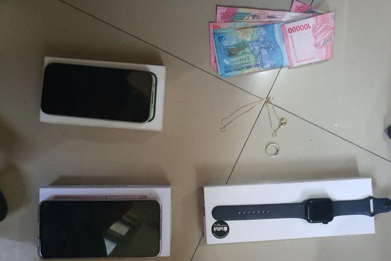 Pasutri Penipu Modus Jual Tiket Pesawat Promo Bikin Rugi Rp77 Juta Ditangkap Polisi