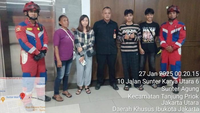 4 Pengunjung Terjebak 26 Menit di Tangga Darurat Mal Sunter, Begini Awalnya