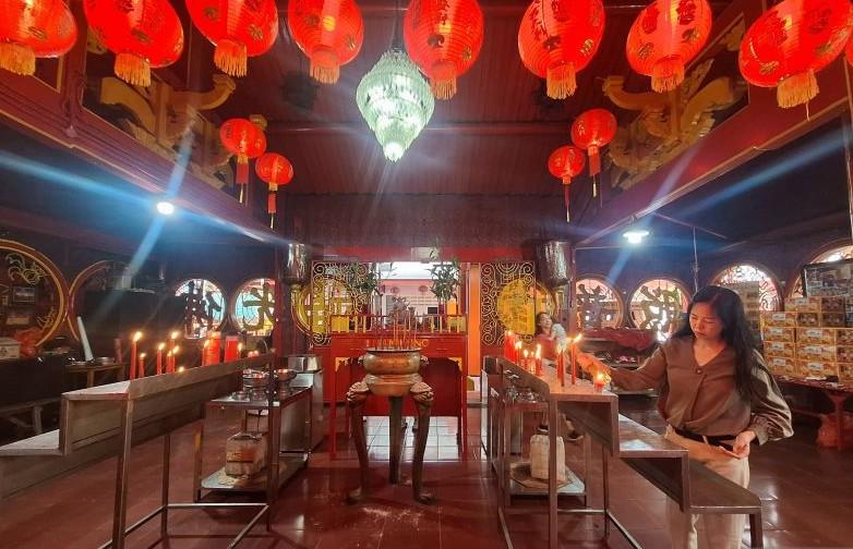 Tradisi Imlek di Glodok: Antara Doa, Budaya, dan Wisata Kuliner