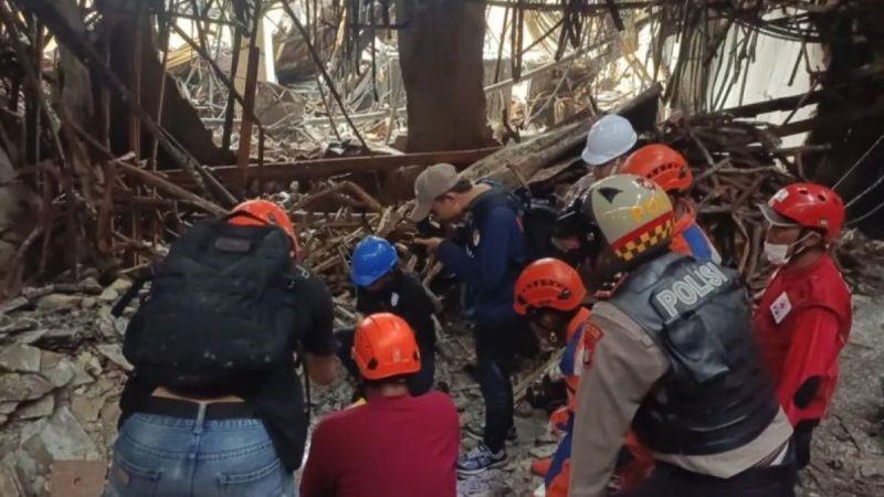 Proses Pencarian-Evakuasi Korban Kebakaran Glodok Plaza Diberhentikan Sementara