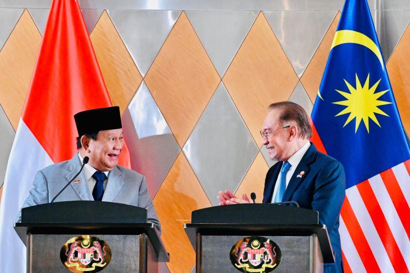 Seskab Teddy Ungkap Prabowo Sering Kunjungi PM  Anwar Ibrahim saat Dipenjara