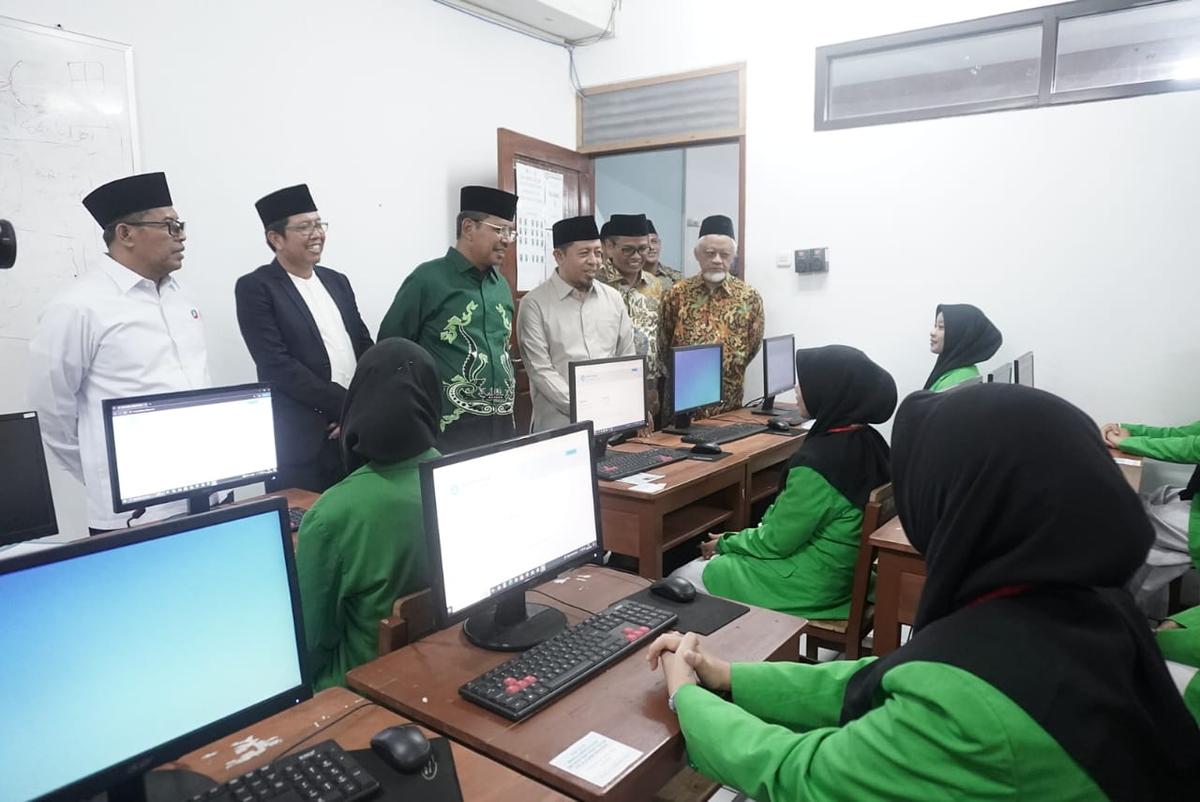 Kemenag Gelar Ujian Akhir Nasional Pendidikan Diniyah Formal 2025 Menggunakan Aksara Pegon