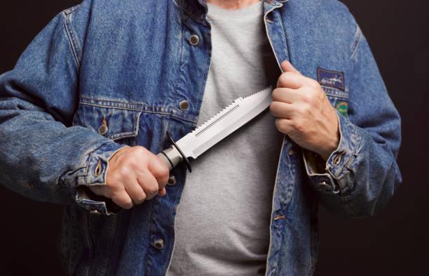 Pemuda di Gresik Nekat Bacok Tetangga Gegara Diejek Sering Ngutang Rokok