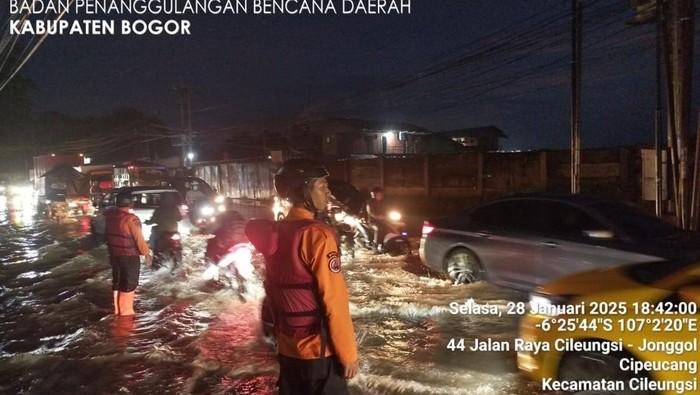Luapan Sungai Cibarengkok Rendam 330 Rumah di Cileungsi, Bogor