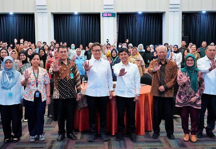 Kemenkes Luncurkan Buku Panduan dan Lembar Balik Tuberkulosis