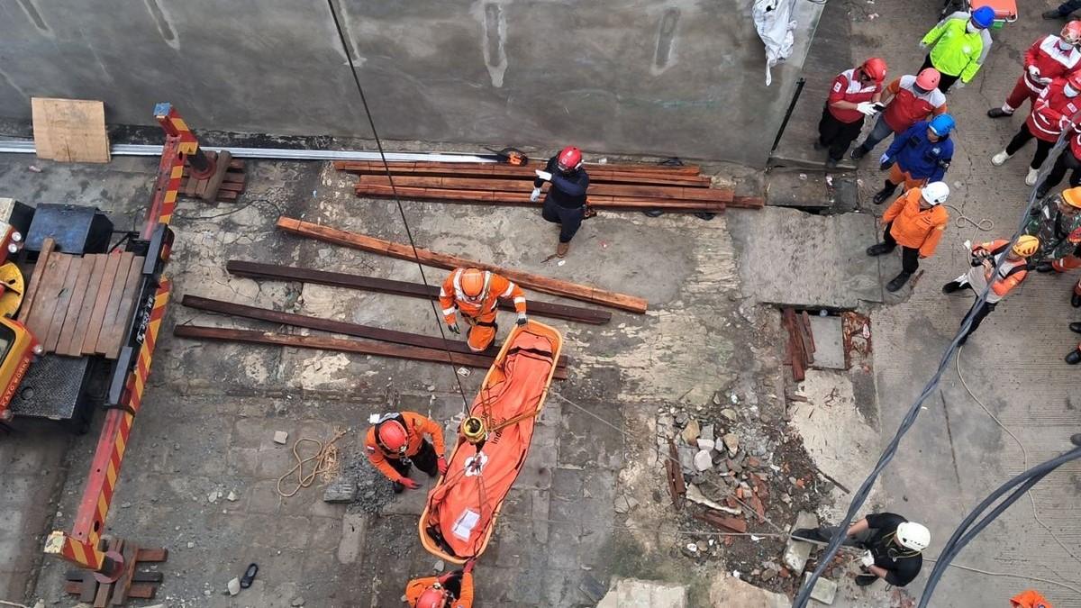 Jasad Korban Coran Tower Roboh di Bekasi Berhasil Dievakuasi, Polisi Selidiki Pemilik