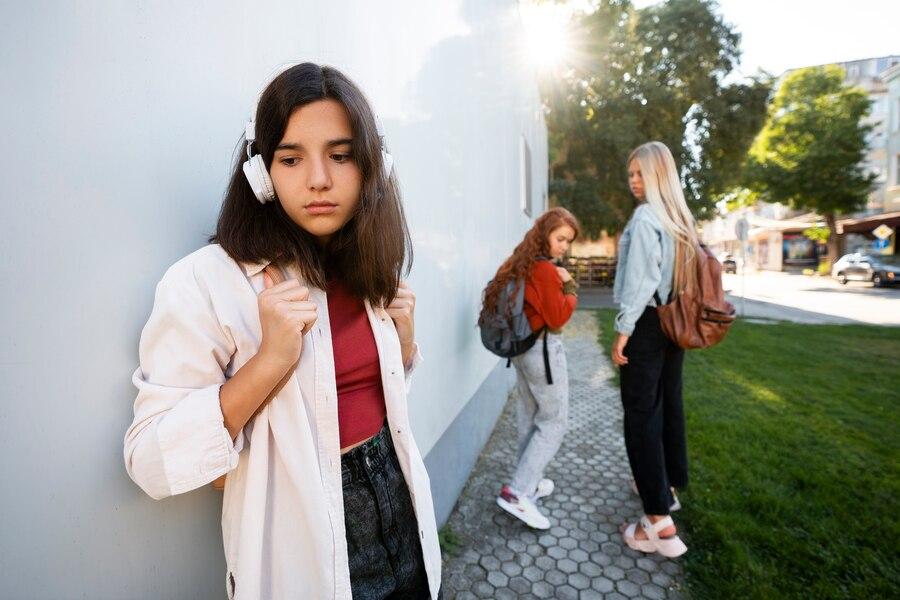 Mengungkap Fenomena Emotional Detachment pada Gen Z: Melindungi Diri atau Menghilangkan Esensi Hubungan?