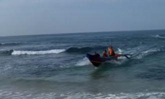 13 Pelajar SMP Mojokerto Terseret Ombak saat Main Air di Pantai Drini Gunungkidul, 4 Tewas