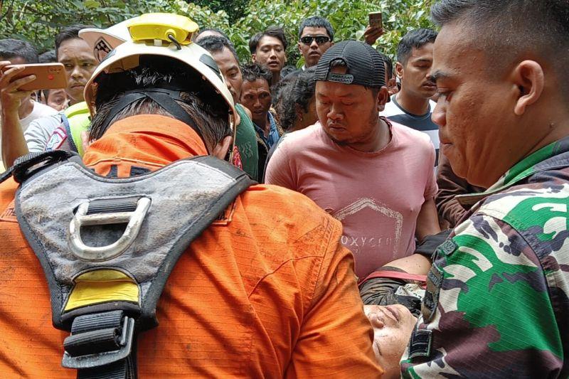 Truk Masuk Jurang 20 Meter di Pasaman gegara  Rem, Sopir Sempat Terjepit