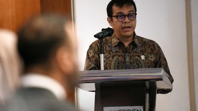 Wamen Nezar Ajak Industri Rumuskan Regulasi AI yang Tepat