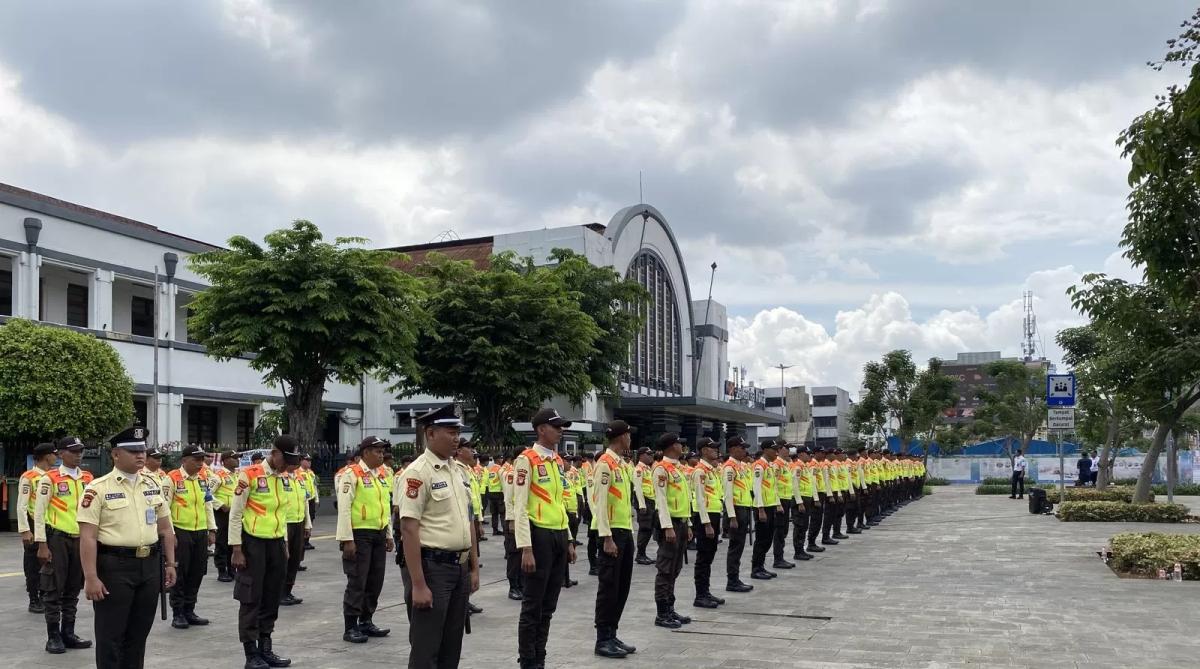 KAI Services Gelar Pembinaan Petugas Keamanan untuk Evaluasi Penerapan SOP Pengamanan Stasiun KRL