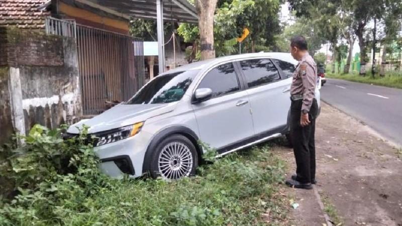 Ibu Bonceng Balita di Kediri Ditabrak Mobil, Diduga Pengemudi Mabuk