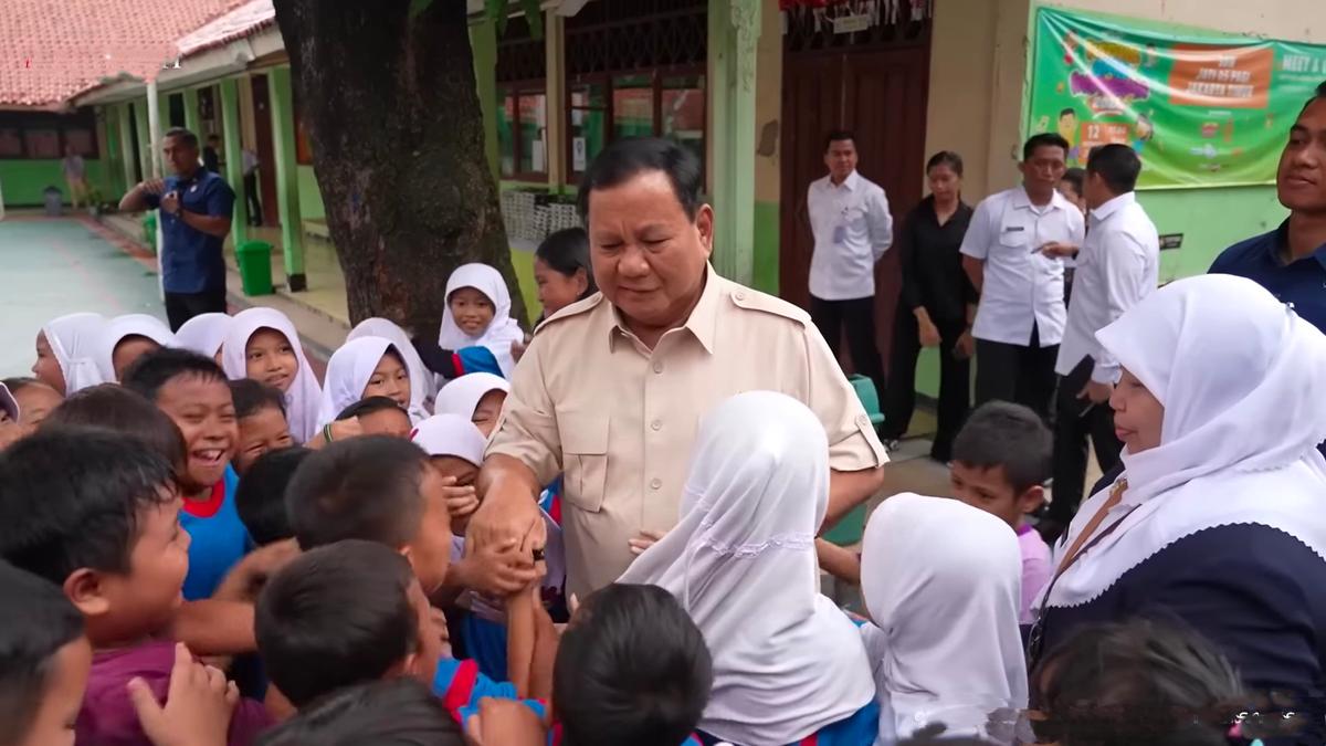 Presiden Prabowo Tinjau Program Makan Siang Bergizi Gratis di Jakarta
