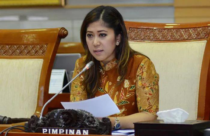Pemerintah Percepat Regulasi Pembatasan Usia Akses Media Sosial