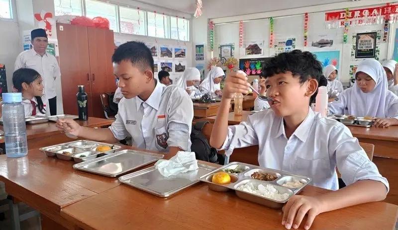 Program Makan Bergizi Gratis Baru Capai 0,8% Target, Ini Kendalanya