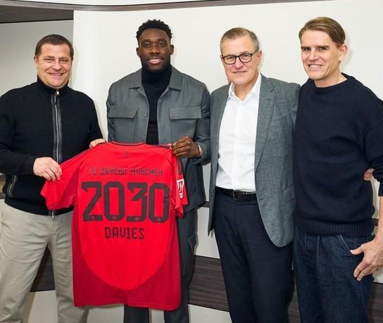 Alphonso Davies Bertahan di Muenchen, Harapan MU dan Real Madrid Pupus