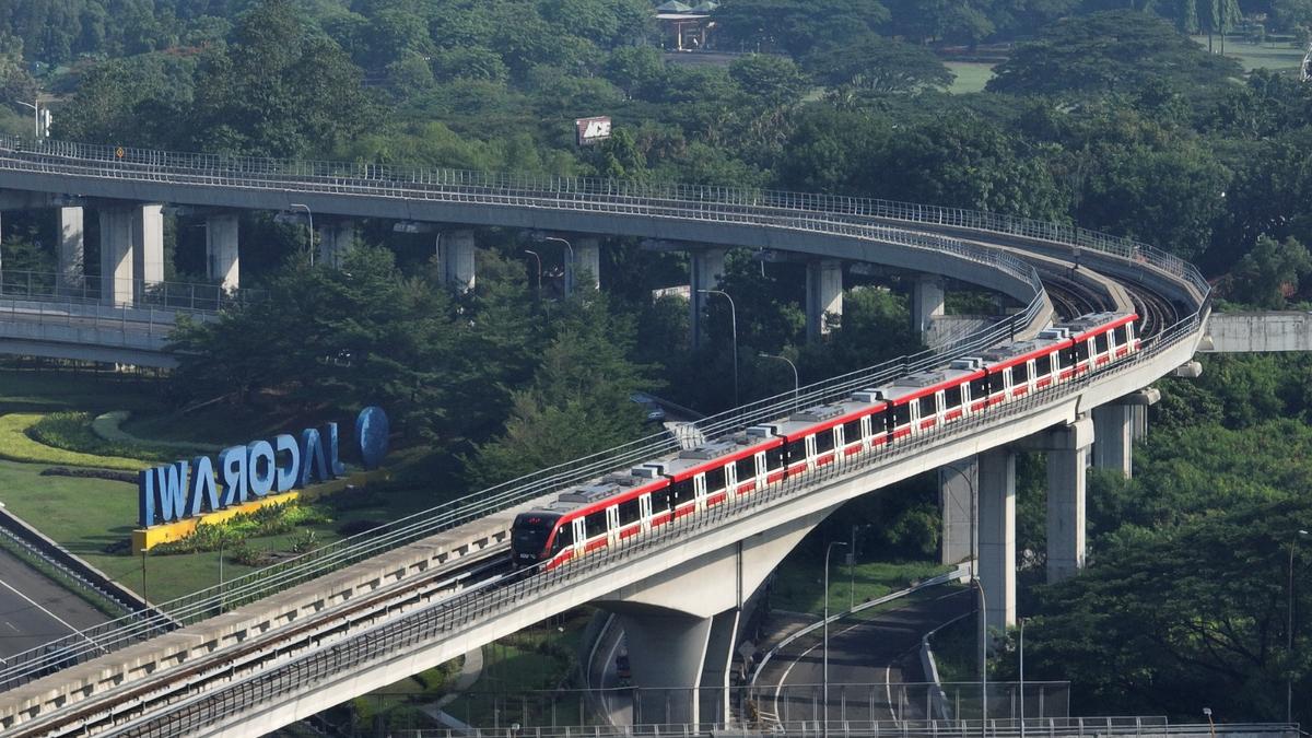 KAI Awali 2025 dengan Layani Lebih dari 2 Juta Pengguna LRT Jabodebek