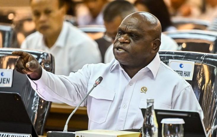 Menteri HAM Pigai Tanggapi Kritik DPR Soal Kinerja 100 Hari