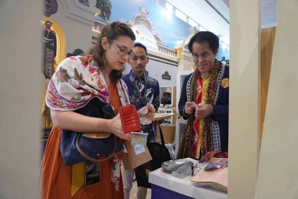 UMKM Pertamina Sukses Bukukan Transaksi Lebih dari Rp1,2 M di Hari Kedua Inacraft 2025