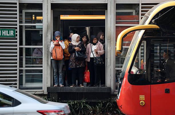 TransJakarta Fasilitasi Akses ke JIS jelang Konser Seventeen