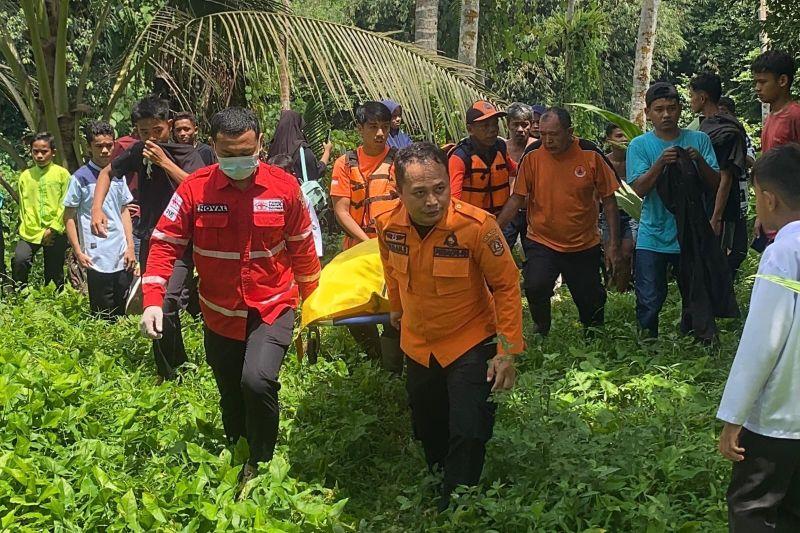 Nenek 70 Tahun Hilang Ditemukan Tewas Mengapung di Sungai Batang Antokan