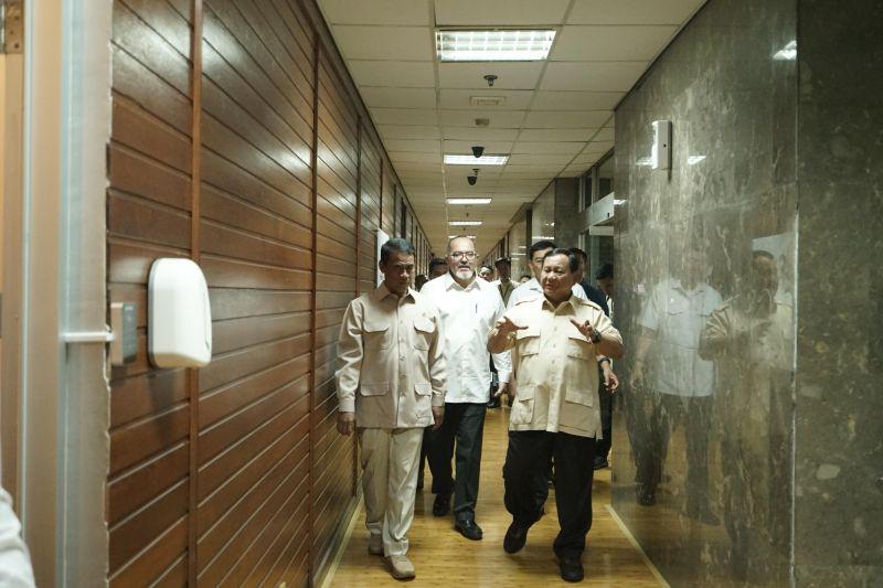 Prabowo: Akan Kerja Keras untuk Makan Bergizi Gratis Sampai Seluruh Indonesia